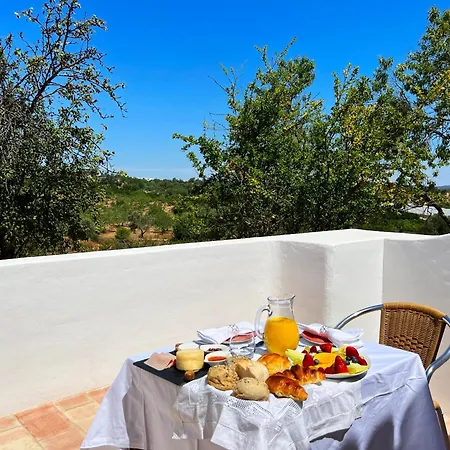 Vakantieboerderij Monte Acoteias - *